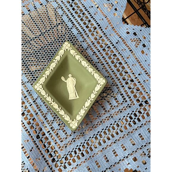 MiCM Wedgwood Jasperware Diamond Cream on Celadon Trinket Dish Ashtray - Picture 7 of 7